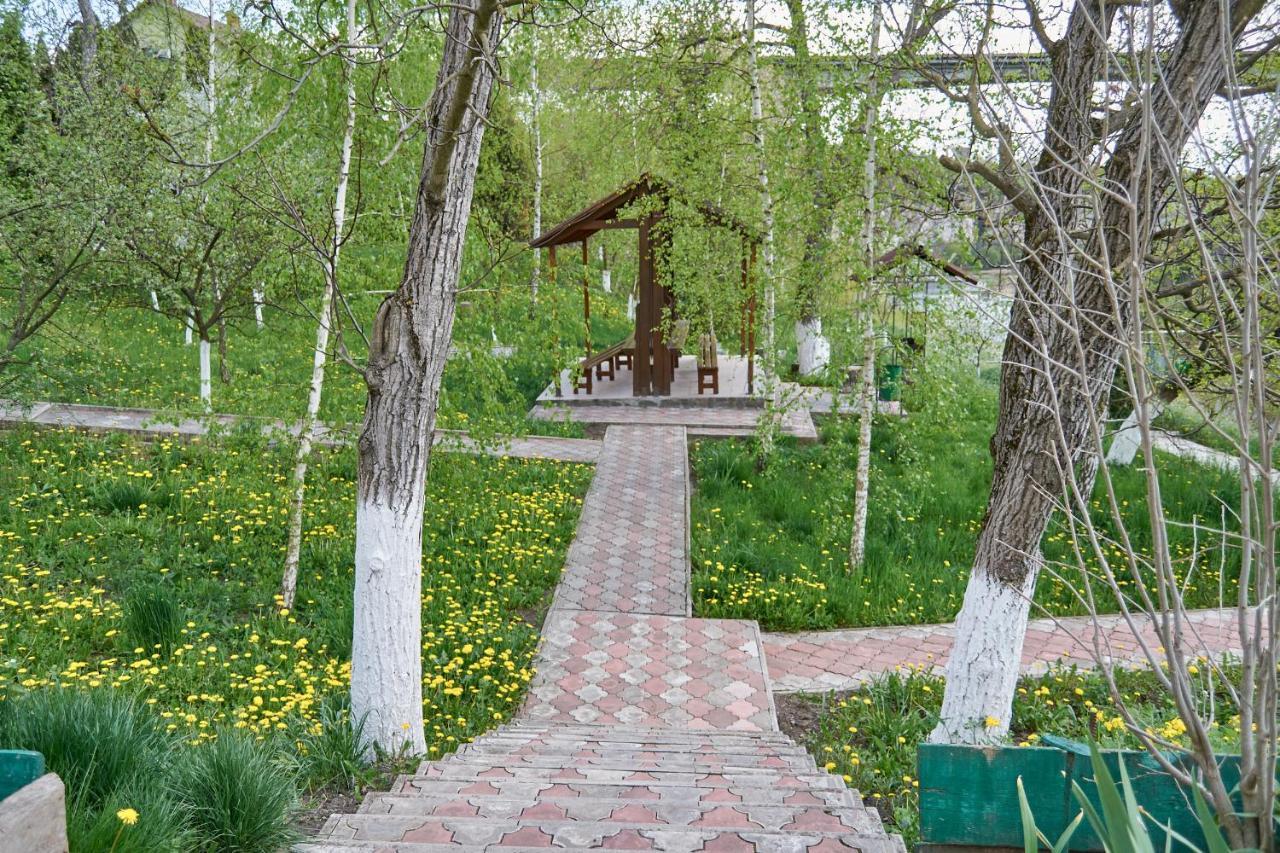 Каприз Hotel Kamianets Podilskyi Bagian luar foto