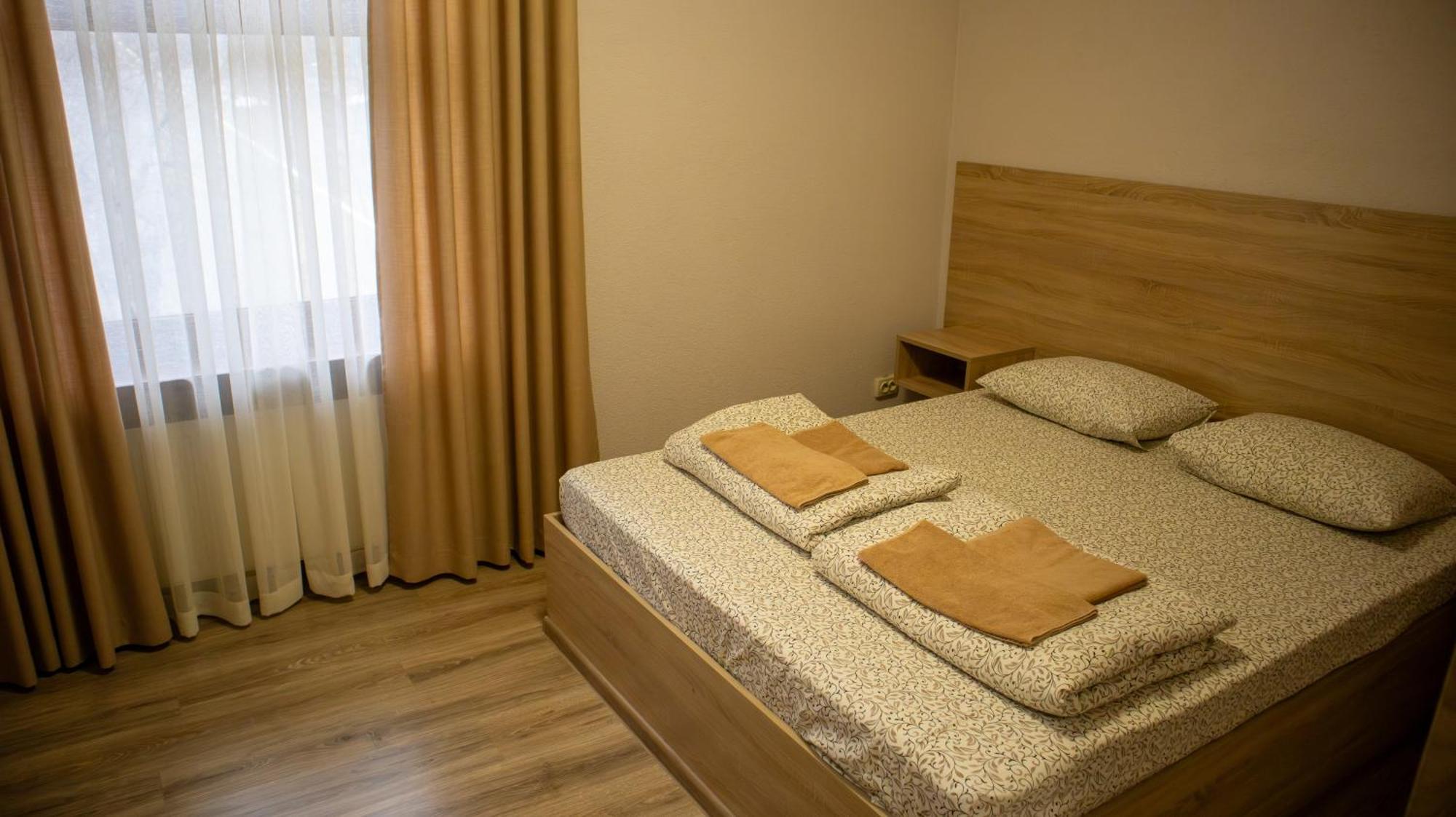Каприз Hotel Kamianets Podilskyi Bagian luar foto
