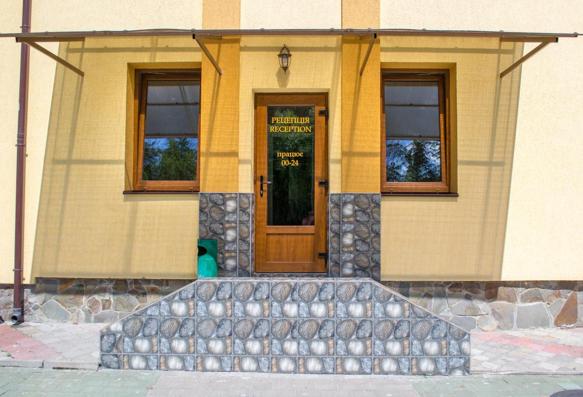 Каприз Hotel Kamianets Podilskyi Bagian luar foto