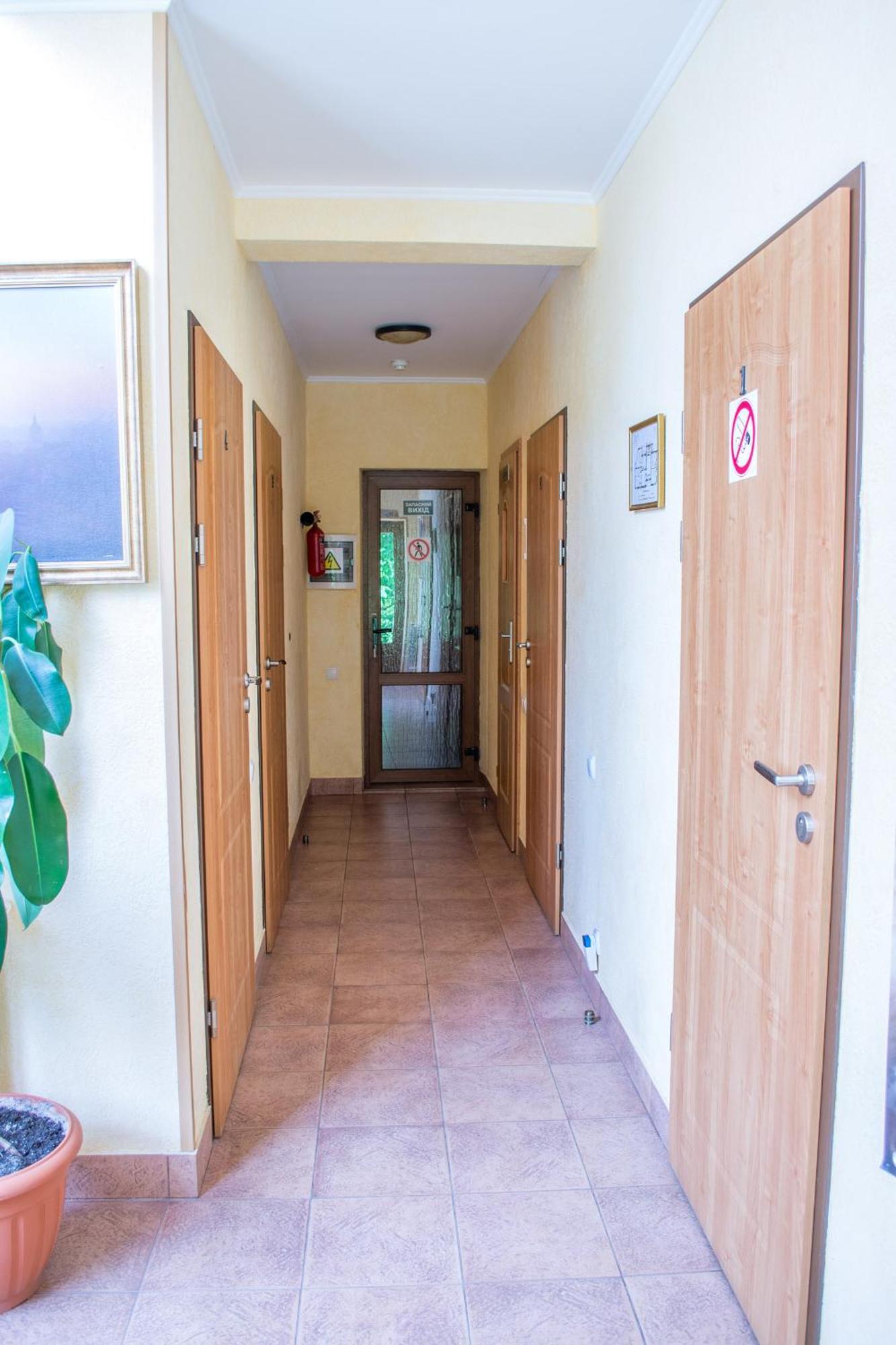 Каприз Hotel Kamianets Podilskyi Bagian luar foto