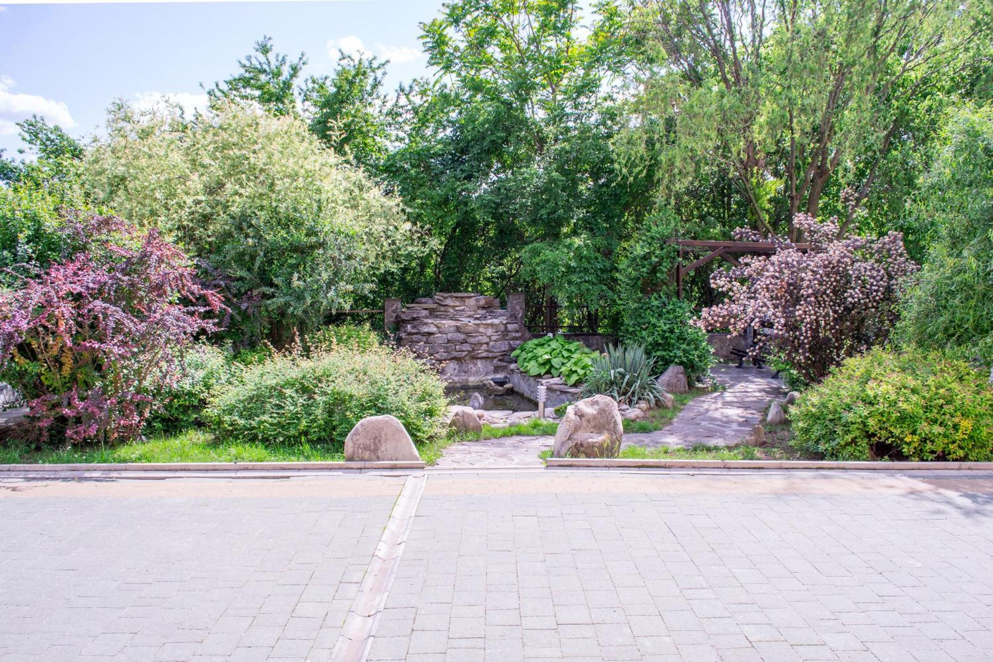 Каприз Hotel Kamianets Podilskyi Bagian luar foto