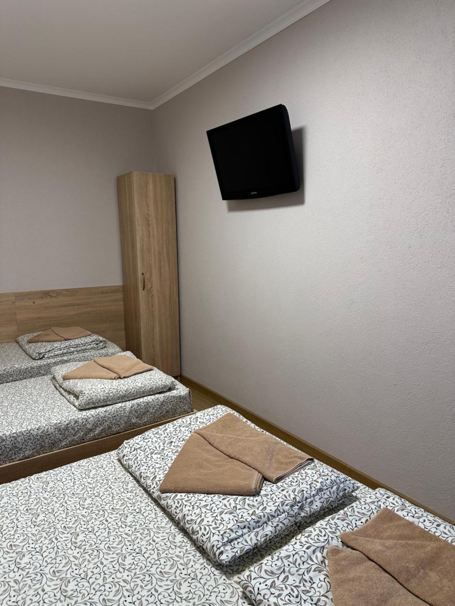 Каприз Hotel Kamianets Podilskyi Bagian luar foto
