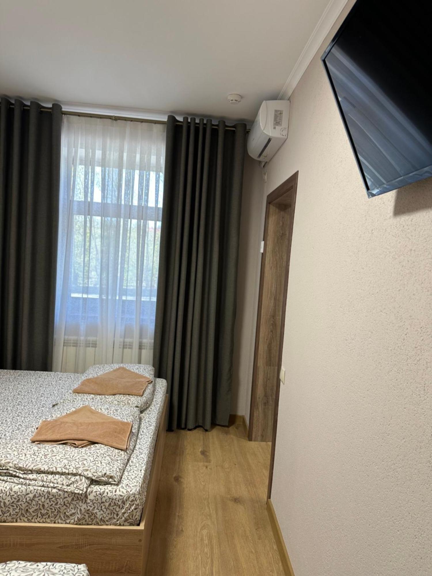 Каприз Hotel Kamianets Podilskyi Bagian luar foto