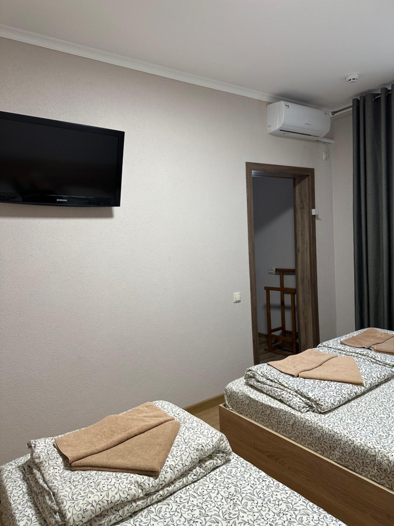 Каприз Hotel Kamianets Podilskyi Bagian luar foto