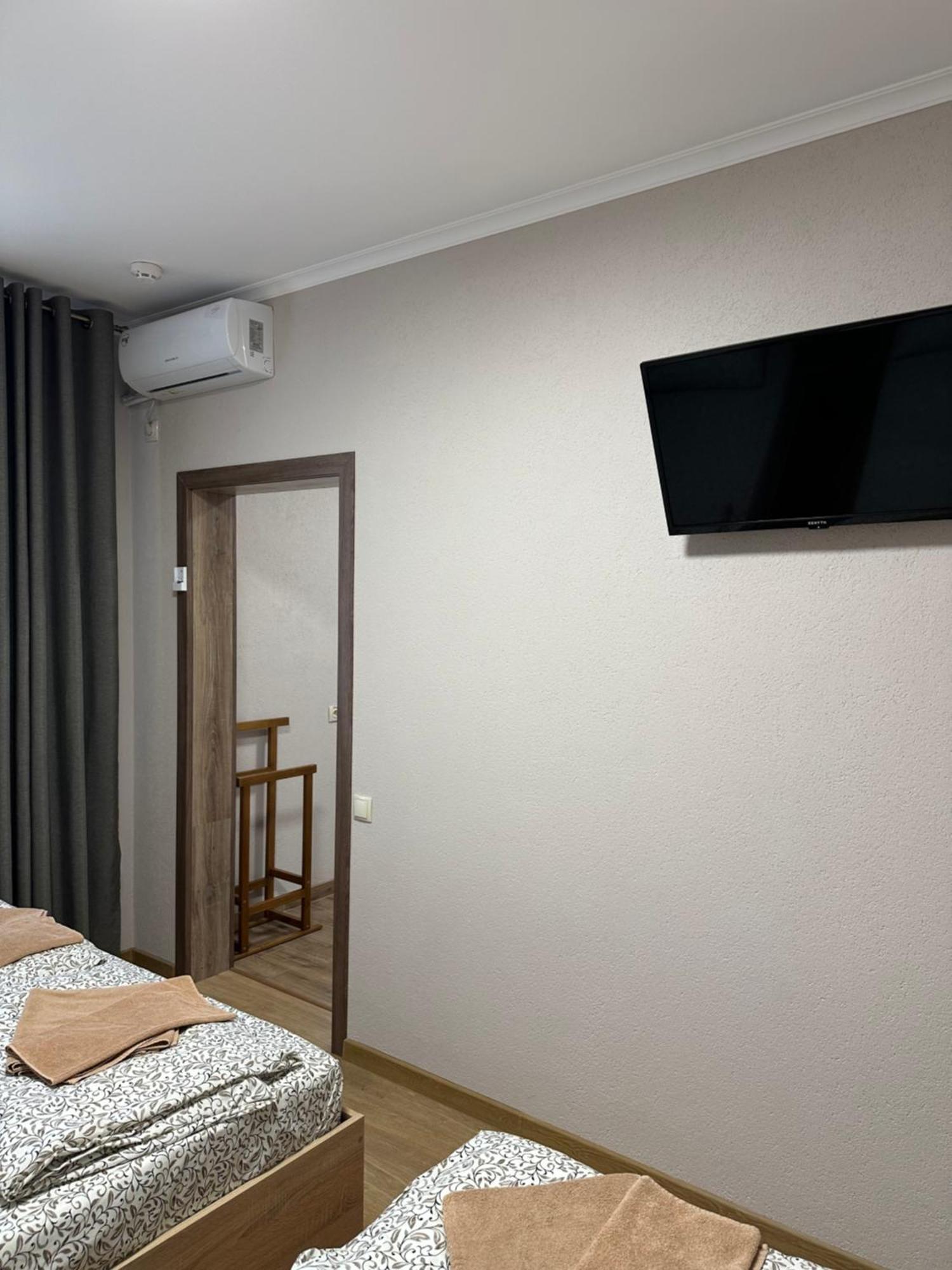 Каприз Hotel Kamianets Podilskyi Bagian luar foto
