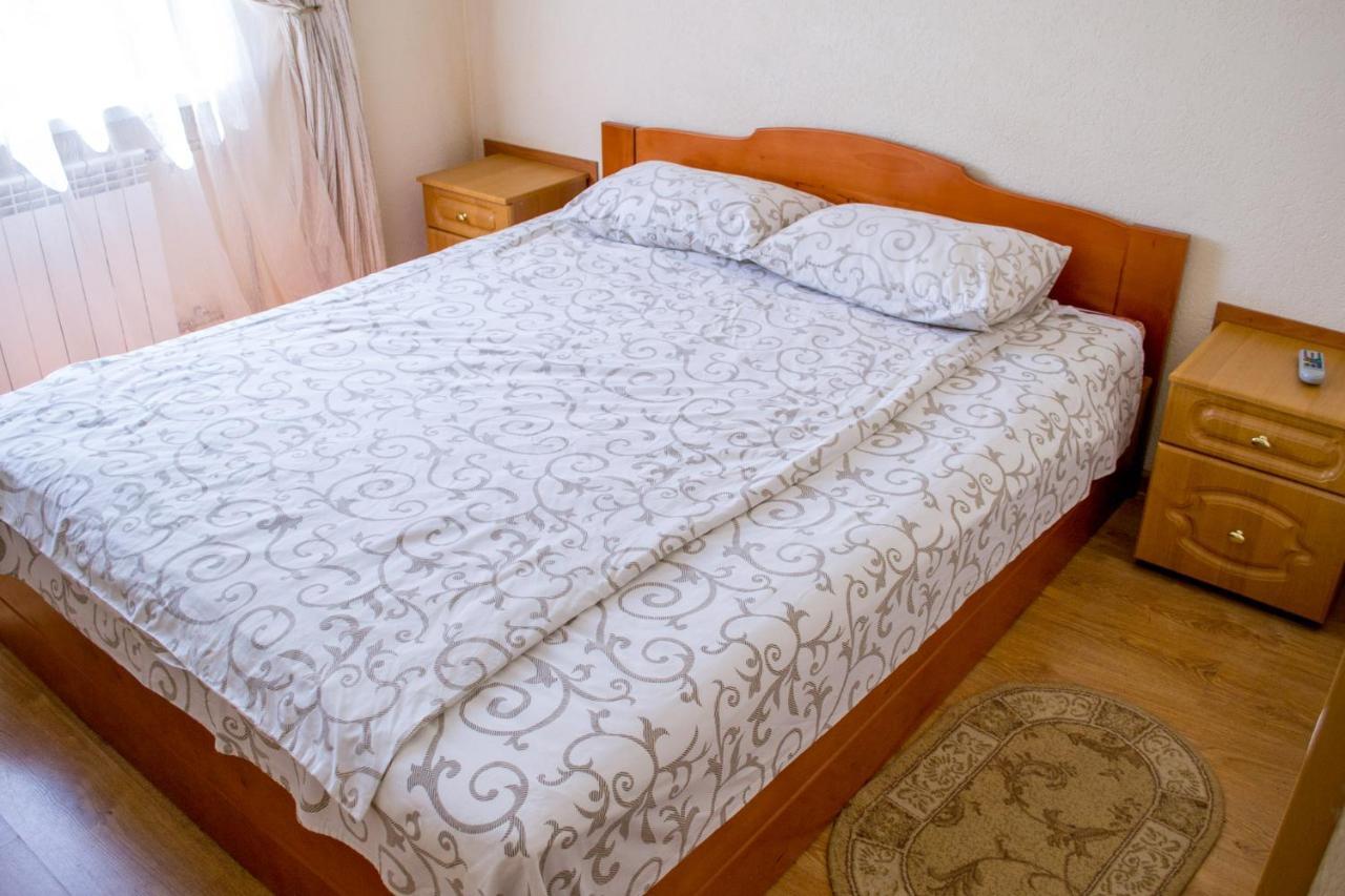 Каприз Hotel Kamianets Podilskyi Bagian luar foto