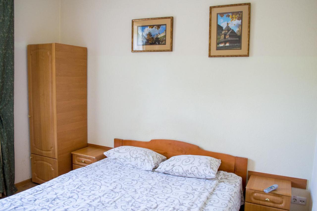Каприз Hotel Kamianets Podilskyi Bagian luar foto