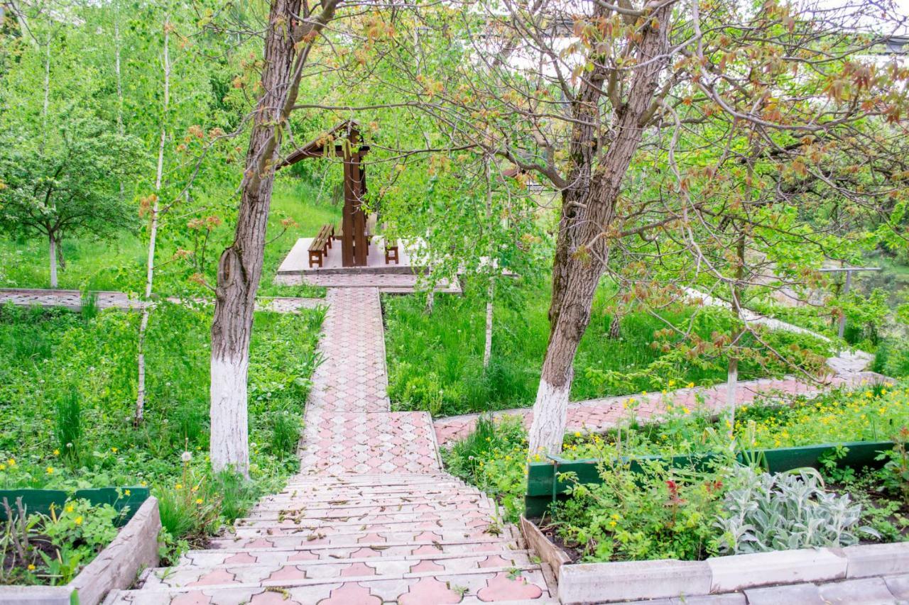 Каприз Hotel Kamianets Podilskyi Bagian luar foto